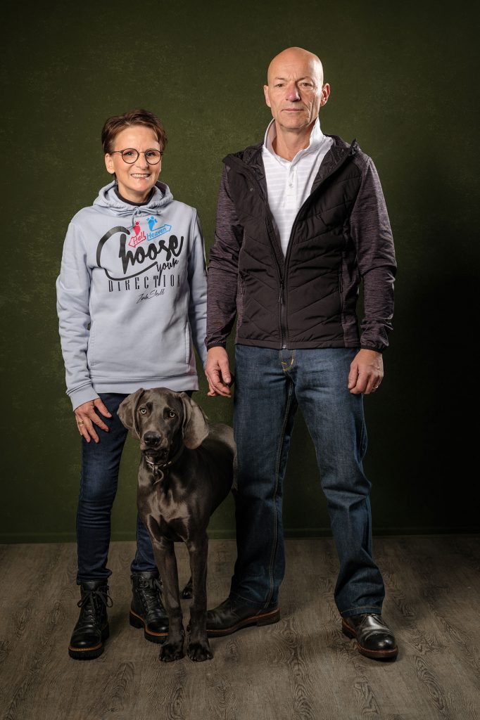 Familienfotos mit Hund im Studio