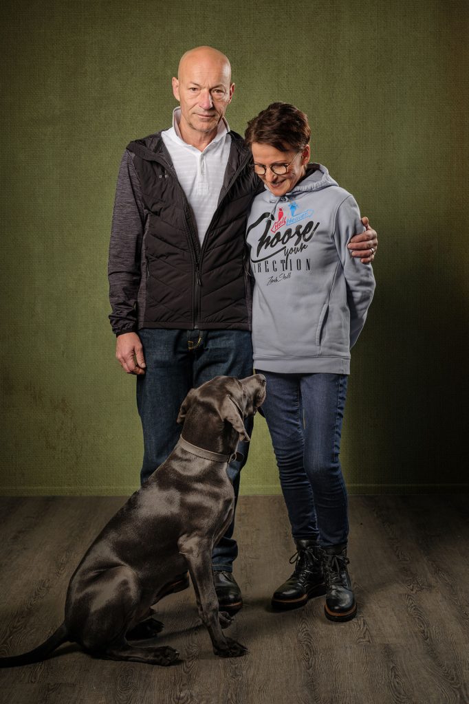 Familienfotos mit Hund im Studio